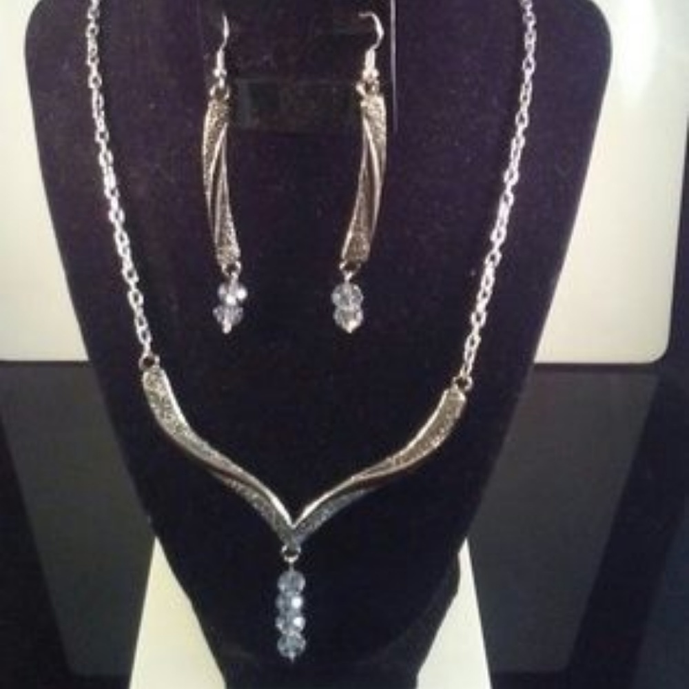 ❤️ Elegant Necklace & Earrings Chez Chrystals
